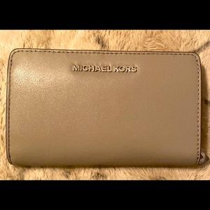 Michael Kors slim bifold wallet in pearl grey